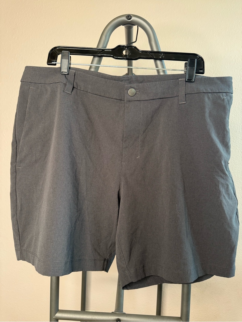 Lululemon Commission Short Classic 7” inseam Men’s 38 Charcoal Textured Short